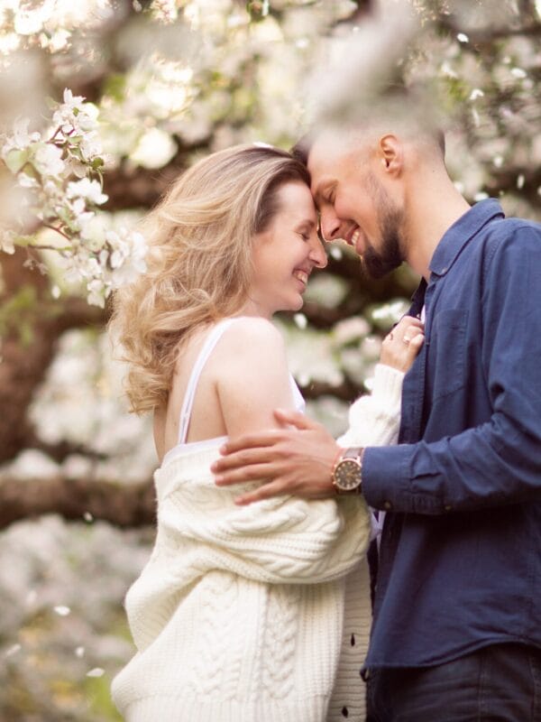 Couple reconnecting during couples therapy in Scottsdale AZ at Pathways Counseling Services